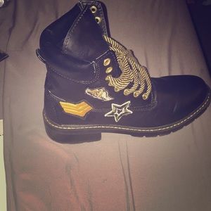 SIZE 8 BLACK COMBAT BOOTS